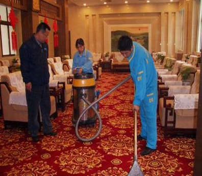 上海地毯清洗工作进行中